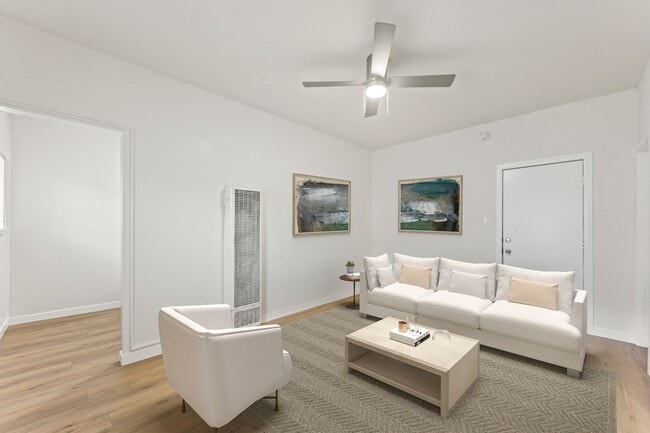 182 W Vernon Ave, Unit Unit 15 in Los Angeles, CA - Foto de edificio - Building Photo