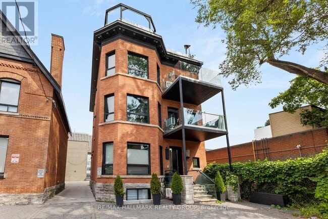 property at 201-201 MacLaren St