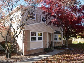 5082 Buckingham Pl Dr in Troy, MI - Building Photo - Building Photo