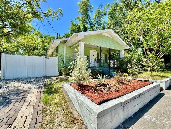 3511 Bishop Eddie Newkirk Wy in Tampa, FL - Building Photo - Building Photo