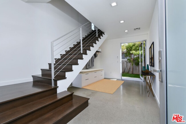 11610 Ohio Ave in Los Angeles, CA - Building Photo - Building Photo