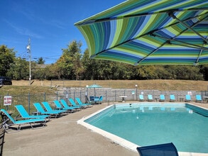 Pebble Creek Apartments in Antioch, TN - Foto de edificio - Building Photo