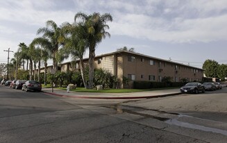 The Ponderosa in Santa Ana, CA - Building Photo