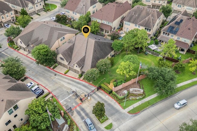 2906 Royal Oaks Green