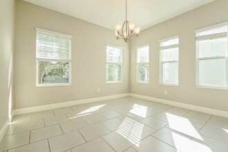 525 Winterside Dr in Apollo Beach, FL - Foto de edificio - Building Photo