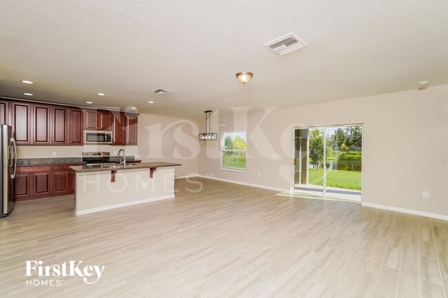 19116 Malinche Loop, Unit 2 in Spring Hill, FL - Building Photo - Building Photo