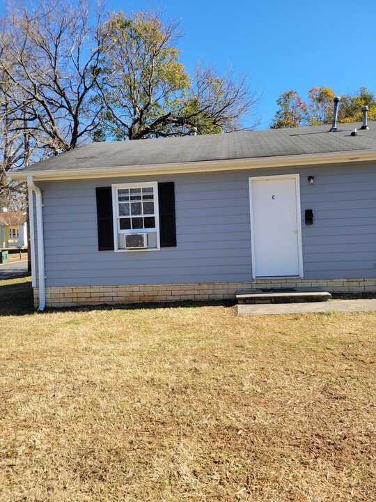 390 N King St, Unit C in Gastonia, NC - Building Photo