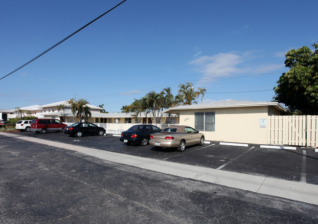 231 SW 15th St in Pompano Beach, FL - Building Photo - Building Photo