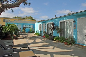 Cottages on Diamond in San Diego, CA - Building Photo - Building Photo