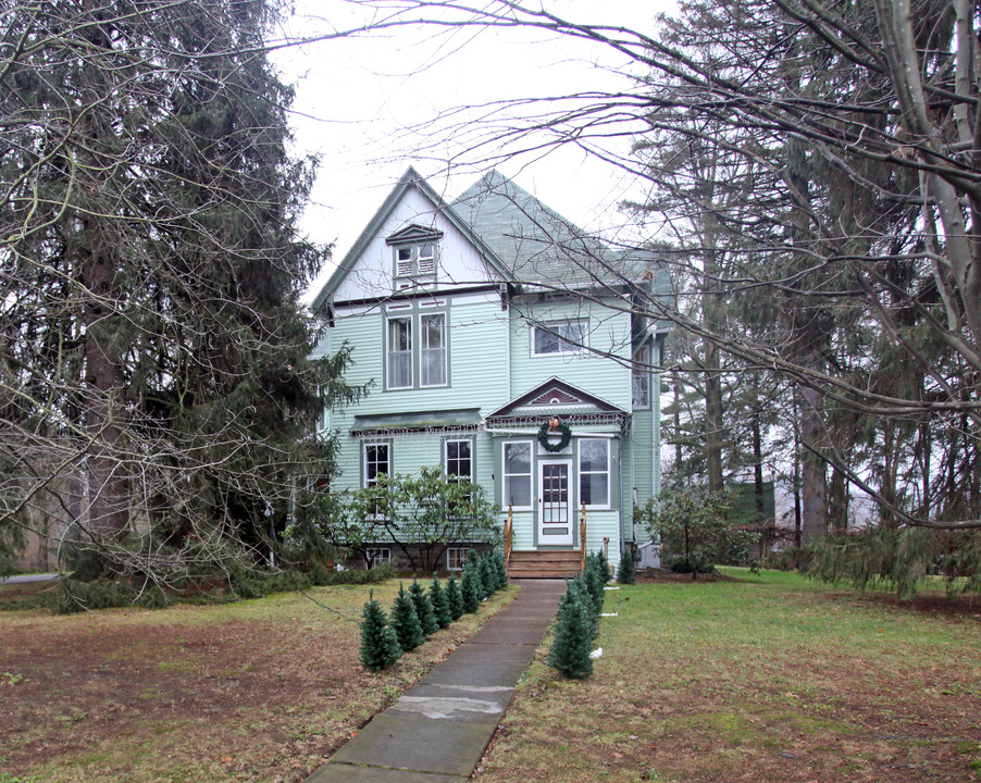 467 N Main St in Wellsville, NY - Building Photo