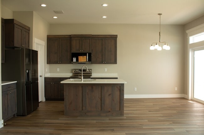 6984 S 9th W in Idaho Falls, ID - Building Photo - Building Photo