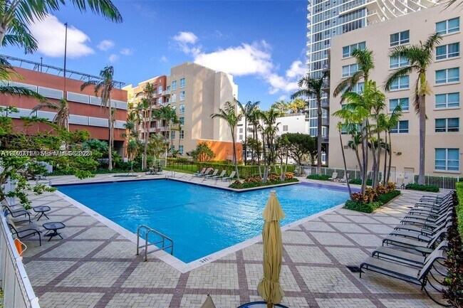 property at 2000 N Bayshore Dr
