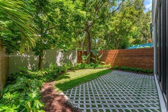 3270 Gifford Ln in Miami, FL - Building Photo - Building Photo