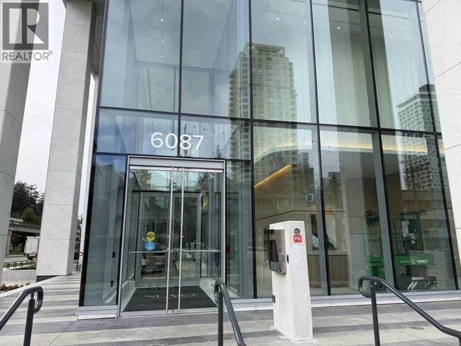 6087 Wilson Ave in Burnaby, BC - Building Photo - Building Photo