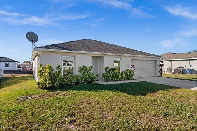 428 Piedmont St in Lehigh Acres, FL - Building Photo - Building Photo