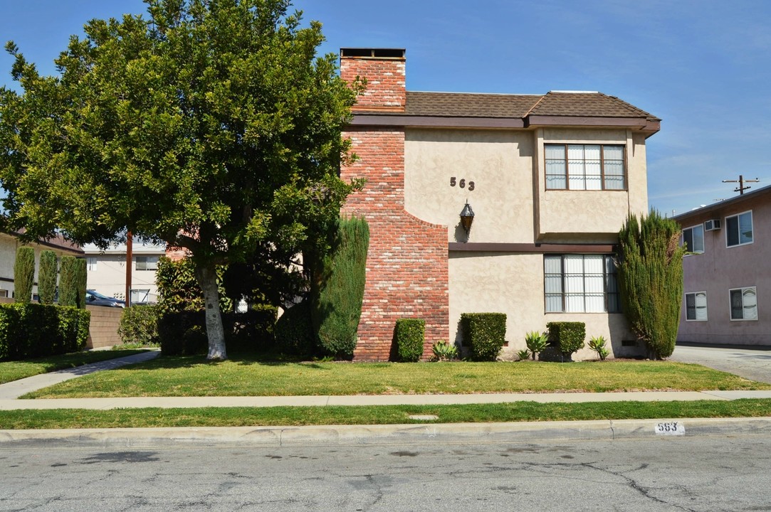 563 E Colorado Ave in Glendora, CA - Foto de edificio