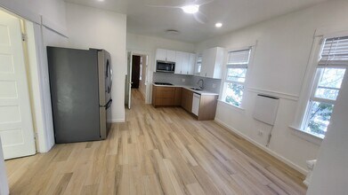 2112 Ashby Ave, Unit C in Berkeley, CA - Building Photo - Building Photo