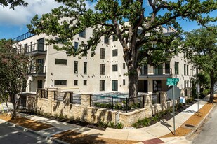 The Residences on Routh in Dallas, TX - Building Photo