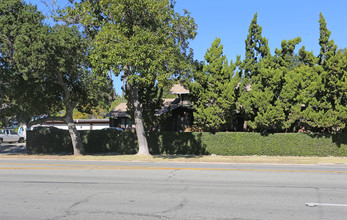 1185 E Orange Grove Blvd in Pasadena, CA - Building Photo - Building Photo