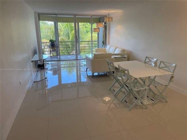 1501 NE 191st St in Miami, FL - Building Photo - Building Photo