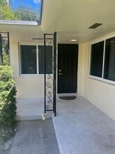 2181 NE 167th St in North Miami Beach, FL - Foto de edificio - Building Photo