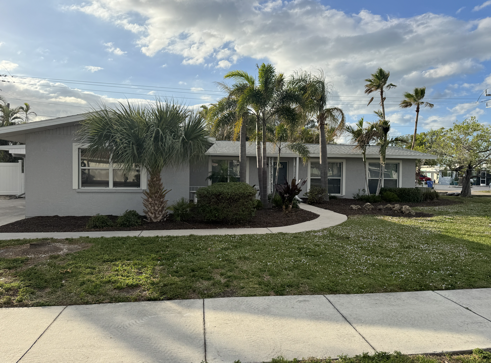 814 Harbor Dr S in Venice, FL - Building Photo