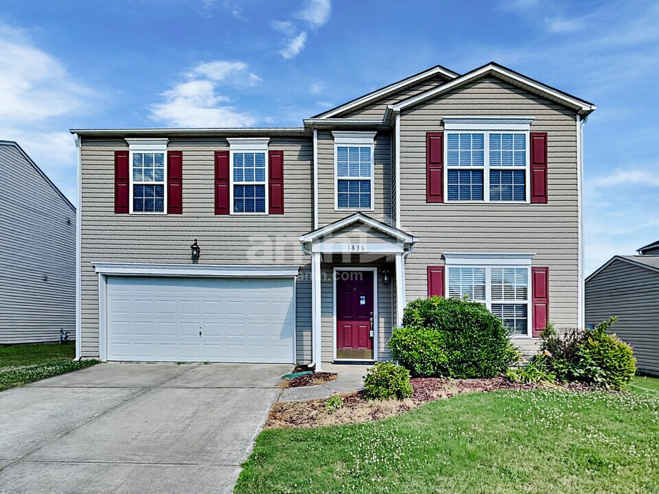 1836 Meadow Crossing Dr in Huntersville, NC - Building Photo