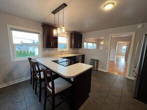 2416 E 11th St in Bremerton, WA - Building Photo - Building Photo