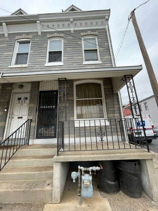 927 Pike St in Reading, PA - Building Photo