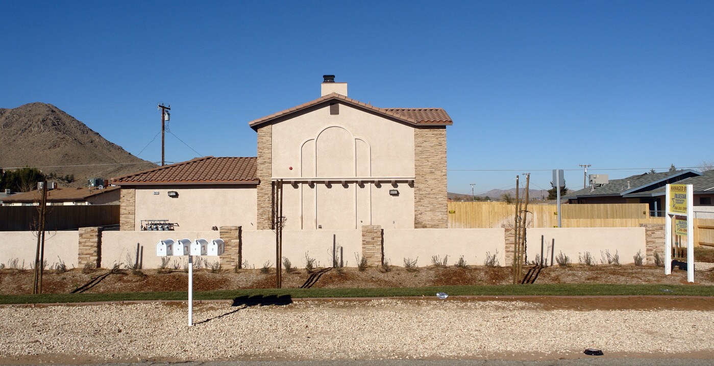 20414 Zuni Rd in Apple Valley, CA - Foto de edificio