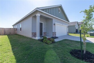 108 Athena Way in Jarrell, TX - Building Photo - Building Photo