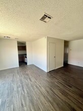 1750 Karen Ave in Las Vegas, NV - Building Photo - Building Photo
