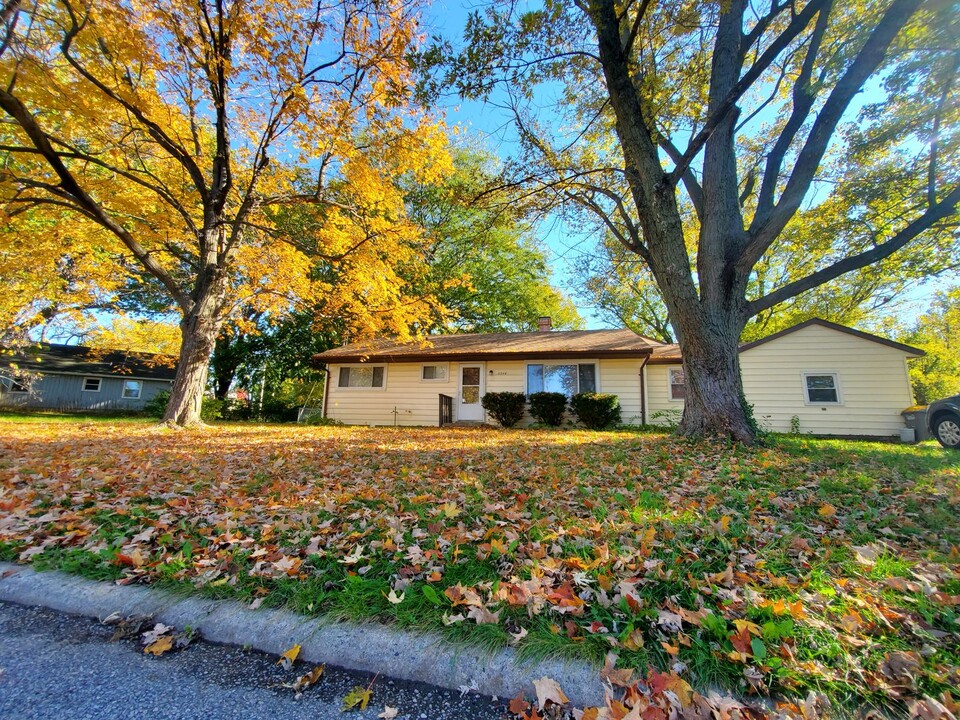 2208 Carlisle Rd in West Lafayette, IN - Building Photo