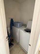 2225 S Crambourne Way in Arlington Heights, IL - Building Photo - Building Photo