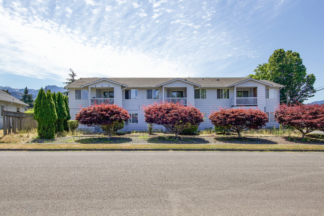 604 E 7th St in Port Angeles, WA - Building Photo