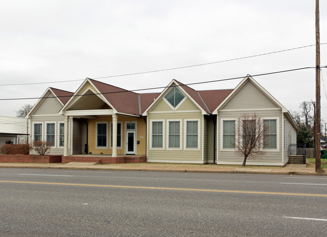 610 Poplar Ave in Memphis, TN - Building Photo - Building Photo