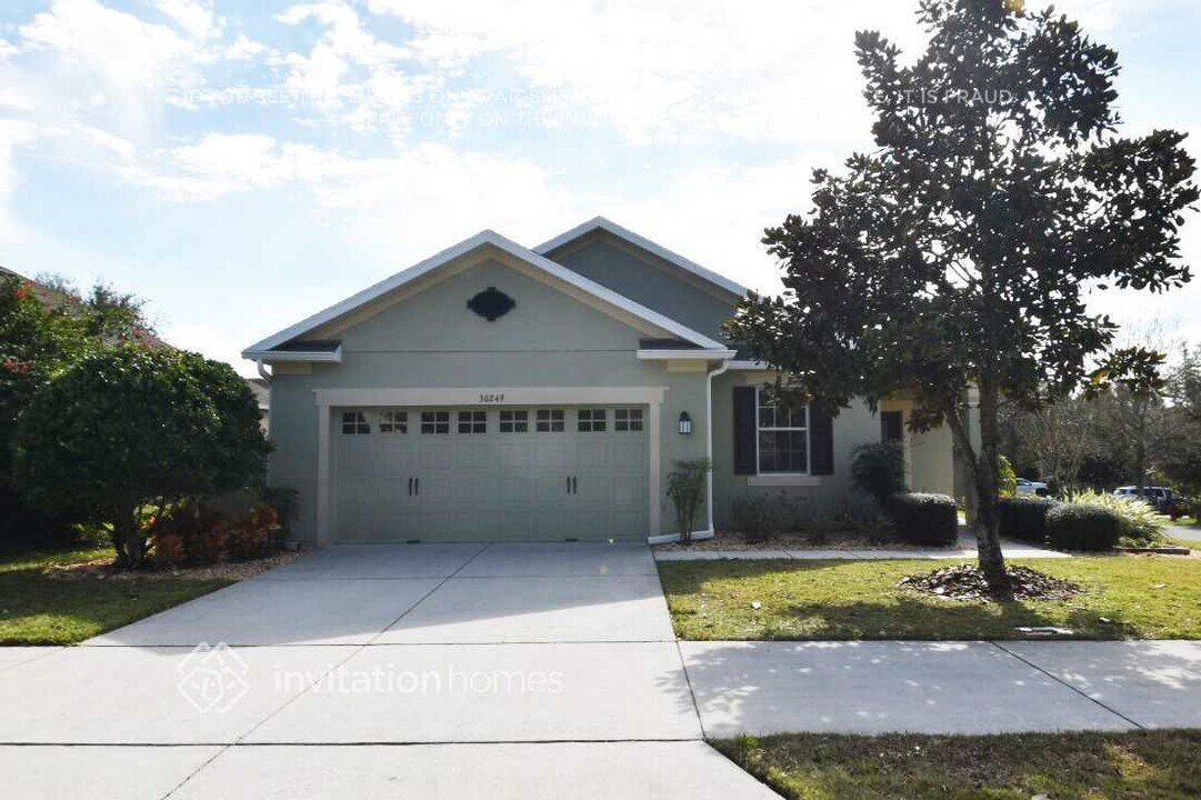 30249 Cheval St in Mount Dora, FL - Foto de edificio