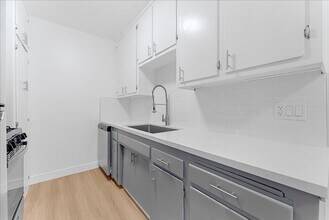 6114 Cahuenga Blvd in Los Angeles, CA - Building Photo - Building Photo