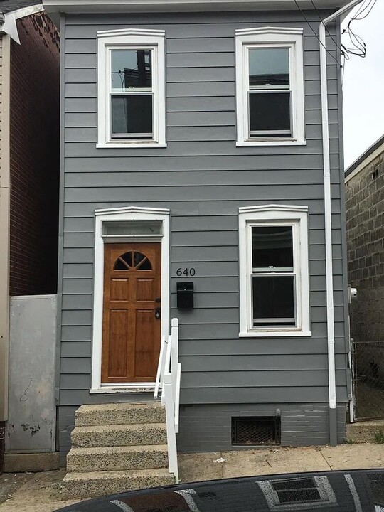 640 High St in Lancaster, PA - Building Photo