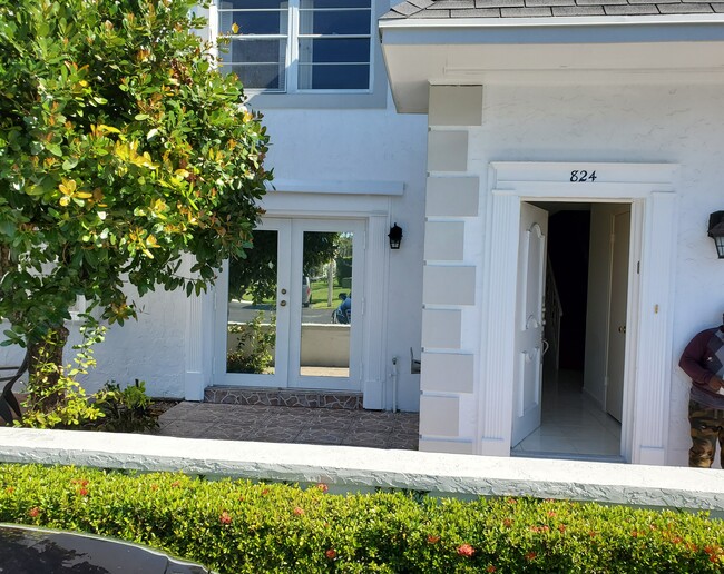 property at 824 NE 27th Ave