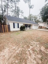 28 W F Magers Rd in Crawfordville, FL - Building Photo