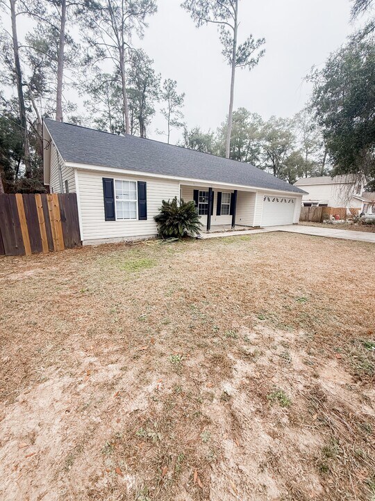 28 W F Magers Rd in Crawfordville, FL - Building Photo