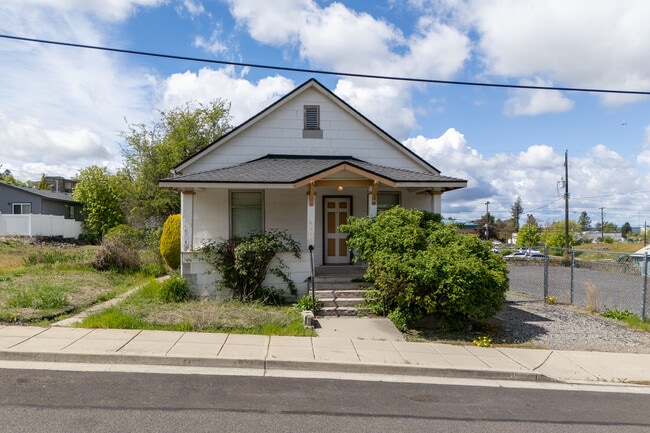 property at 608 S Hatch St
