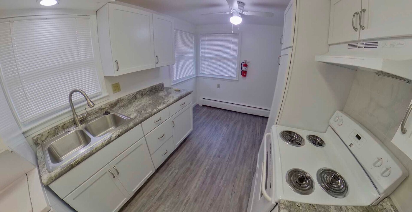 820 Griffith Dr in Manhattan, KS - Building Photo