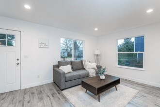 1018 E 56th St in Tacoma, WA - Building Photo - Building Photo