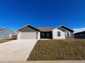 147 La Vista Dr in Waynesville, MO - Building Photo