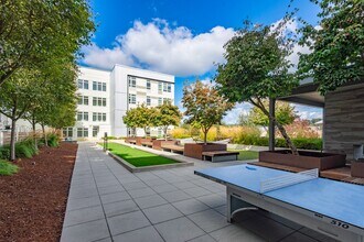 Dwell At Kent Station Apartments in Kent, WA - Foto de edificio - Building Photo