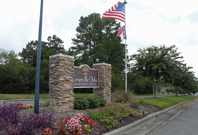 Granville Oaks Apartment Homes in Creedmoor, NC - Foto de edificio - Building Photo