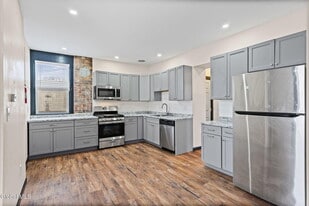 821 23rd St in Watervliet, NY - Building Photo