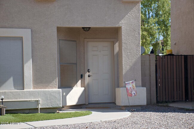 2104 E 36th Ave in Apache Junction, AZ - Foto de edificio - Building Photo